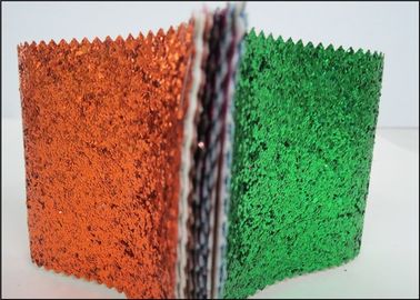 الصين الجلود الاصطناعية متعدد الألوان PU بريق نسيج للأحذية وورق الحائط مصنع